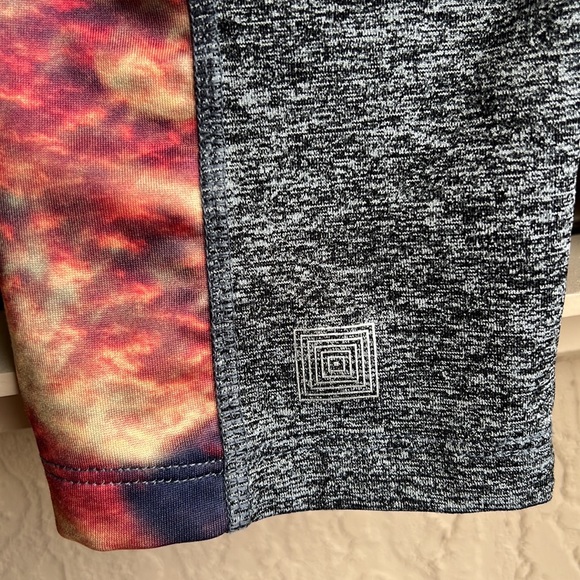 Lularoe Jade Capri (Workout) Legging - Picture 3 of 9